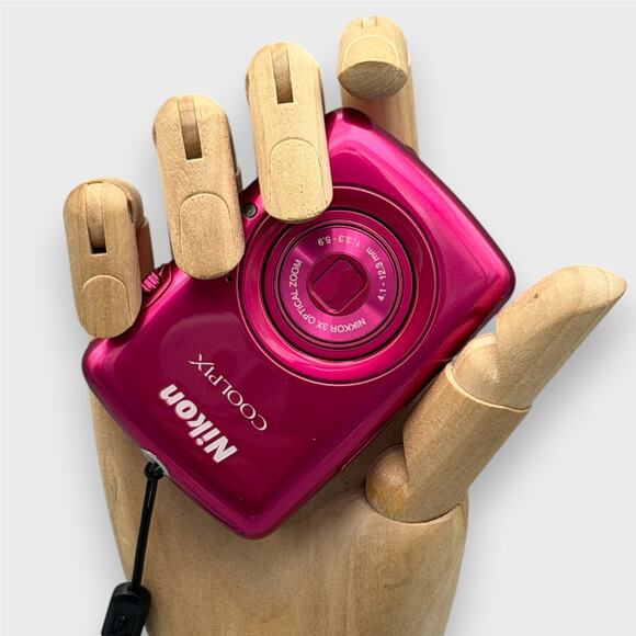 Nikon Coolpix S01 Digital Camera10.1MPPink
